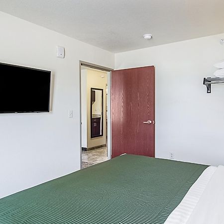 Cobblestone Inn & Suites - Guernsey Exteriör bild