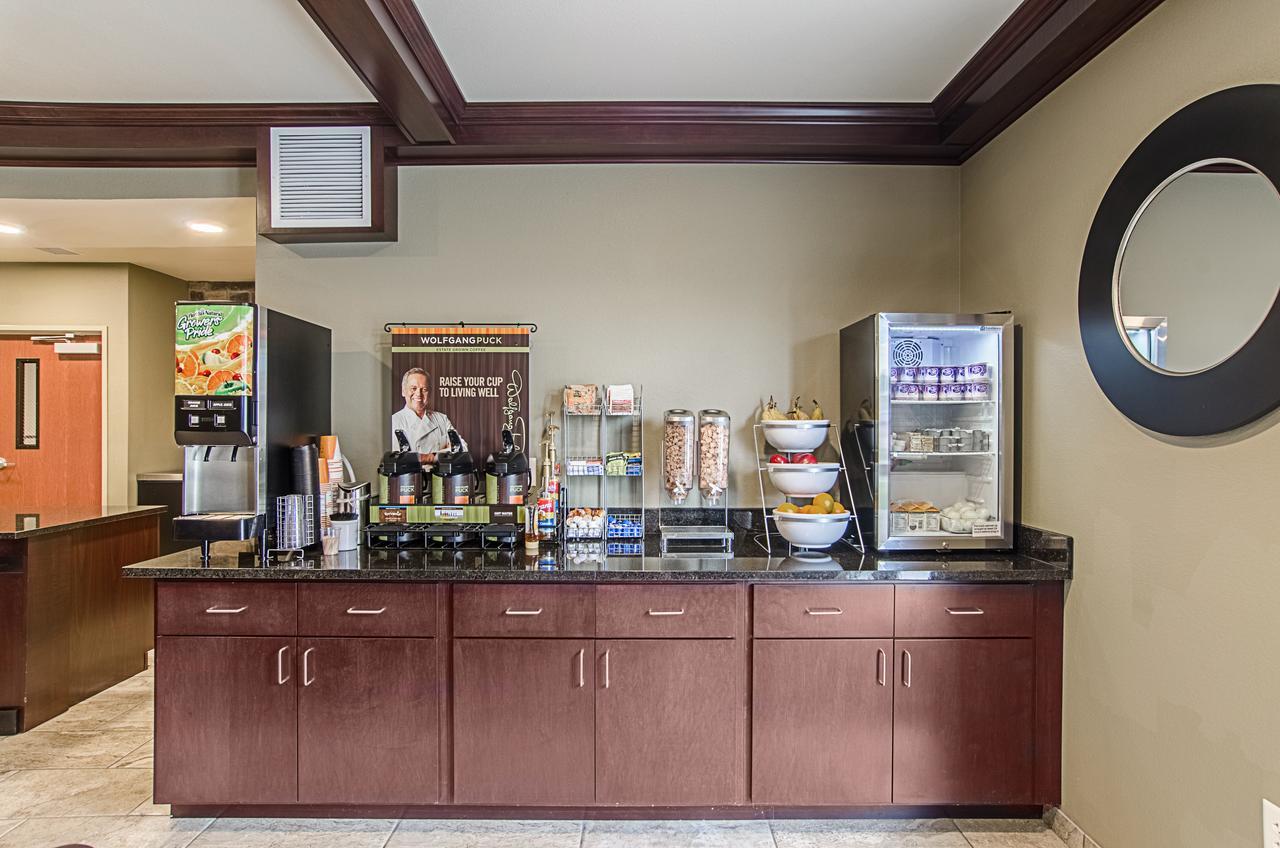 Cobblestone Inn & Suites - Guernsey Exteriör bild