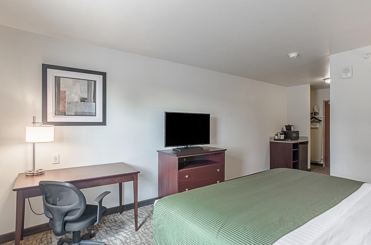 Cobblestone Inn & Suites - Guernsey Exteriör bild