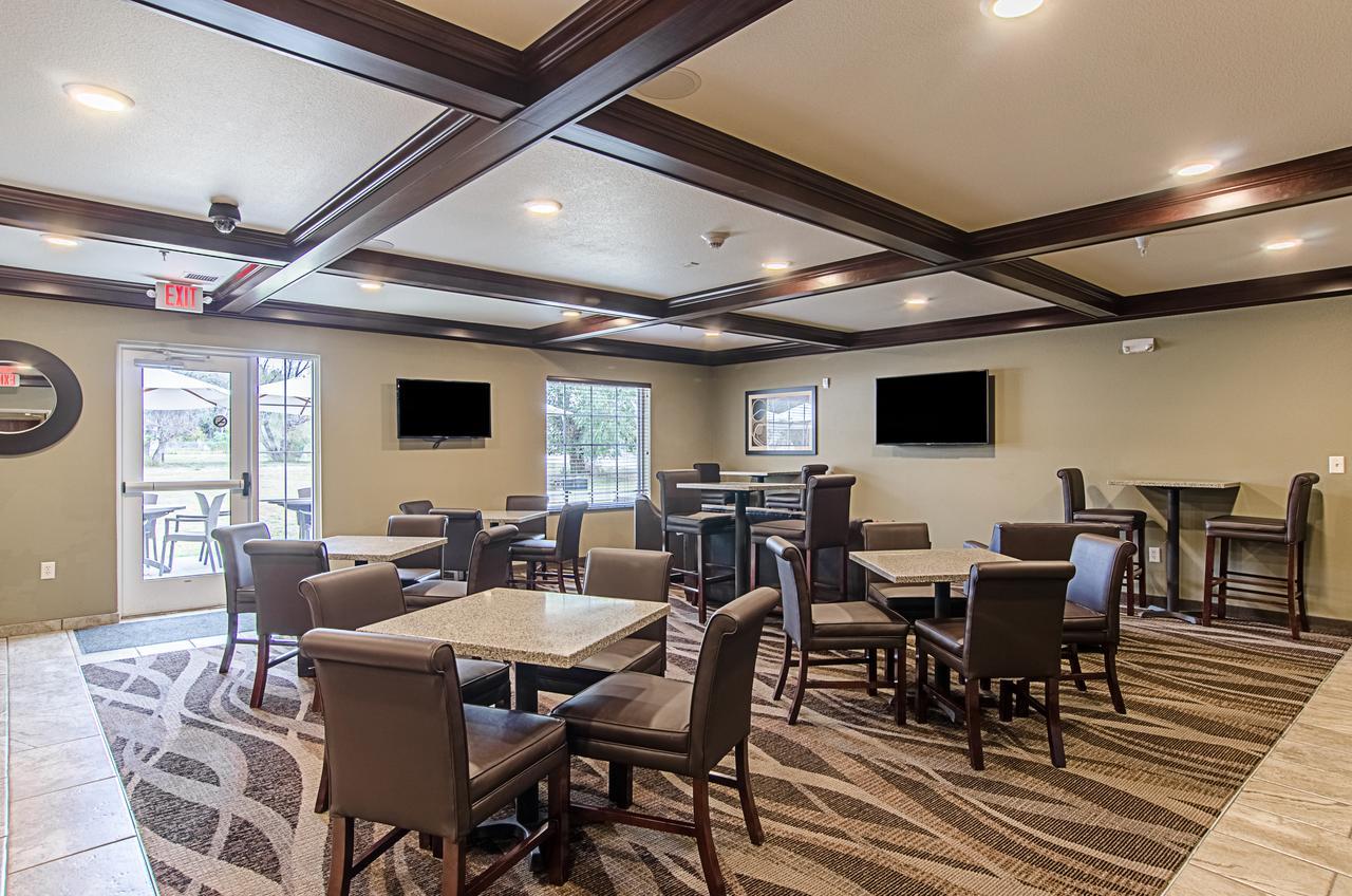 Cobblestone Inn & Suites - Guernsey Exteriör bild