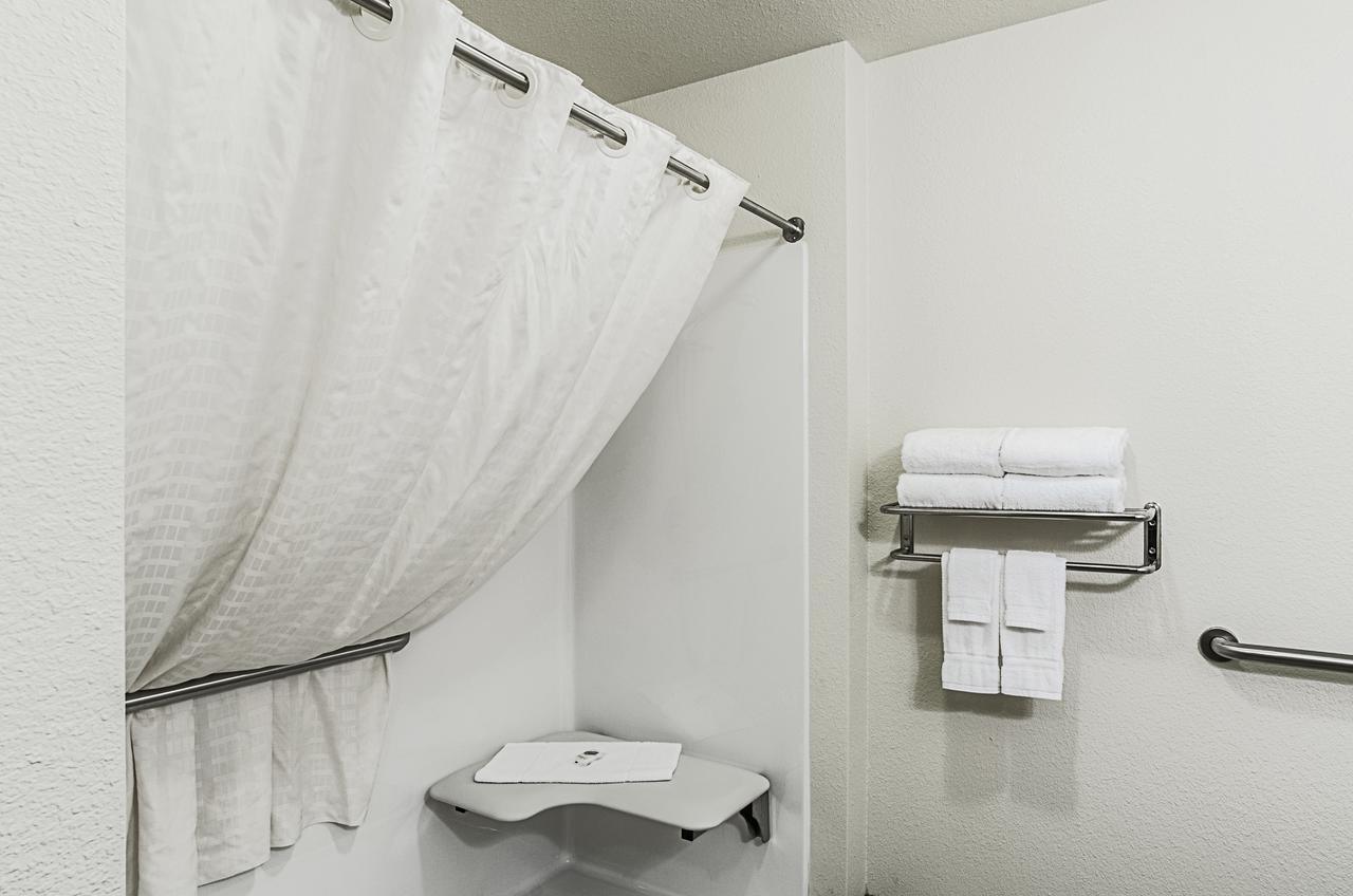 Cobblestone Inn & Suites - Guernsey Exteriör bild